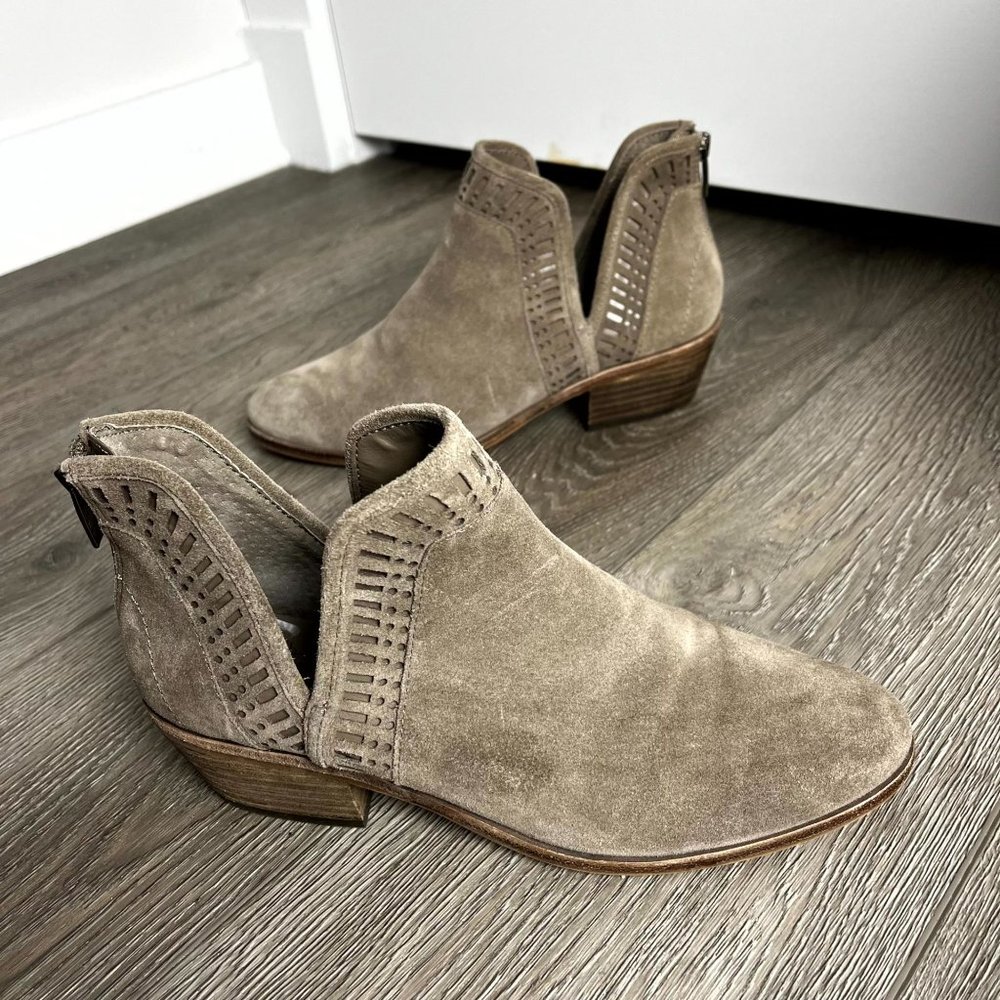 Vince Camuto Philena Split Suede Tan Booties Size‎ 8.5